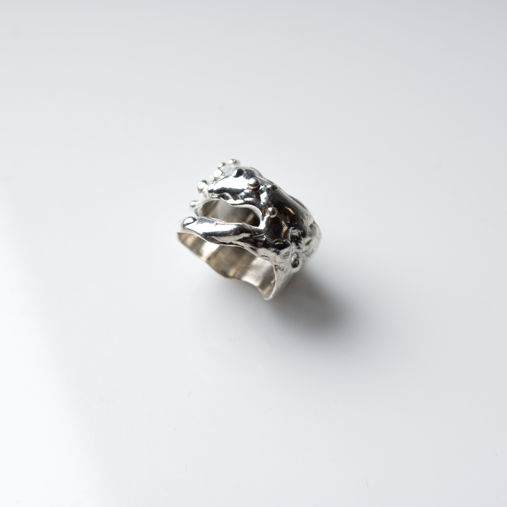 Anillo artesanal Creta de plata de ley 925 de Martelé Studio