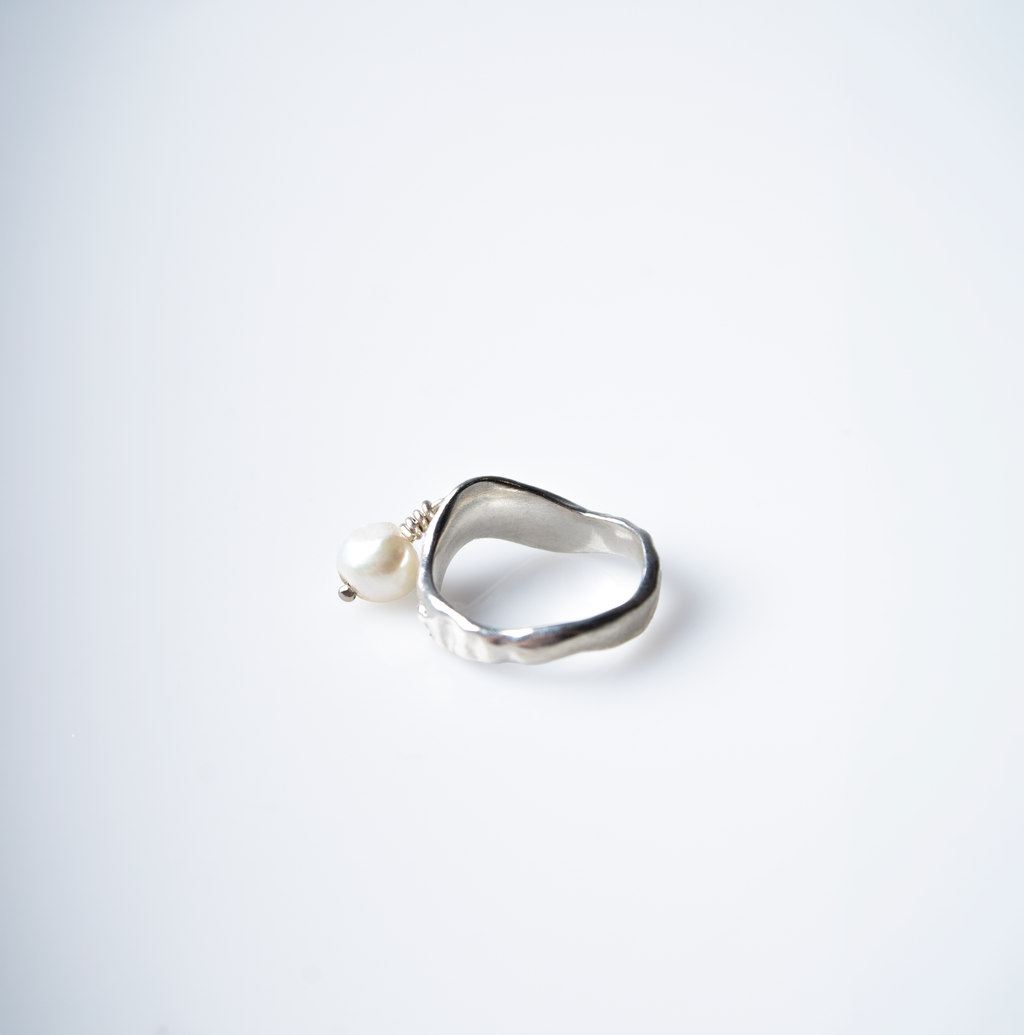 Anillo artesanal Malia de plata de ley 925 con perla cultivada