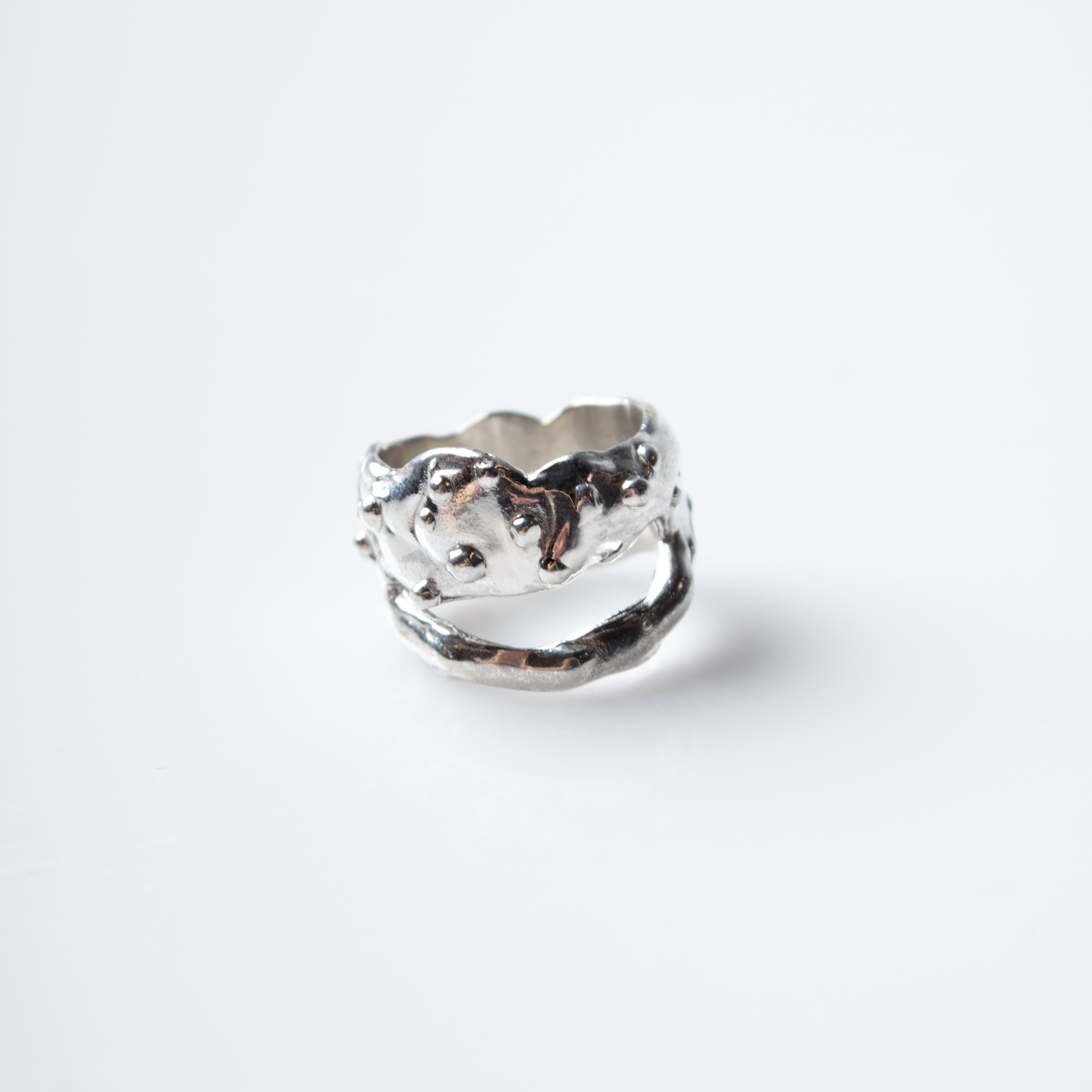 Anillo artesanal Creta de plata de ley 925 de Martelé Studio