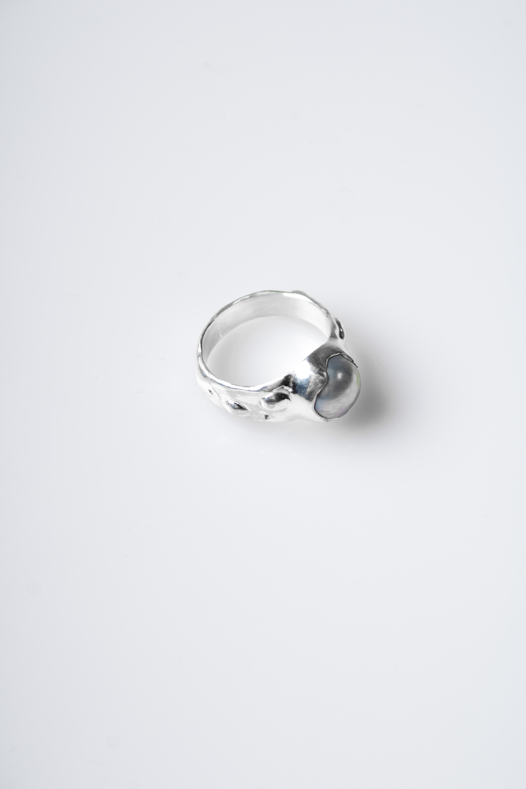 Anillo artesanal Gaia de plata de ley 925 con perla cultivada