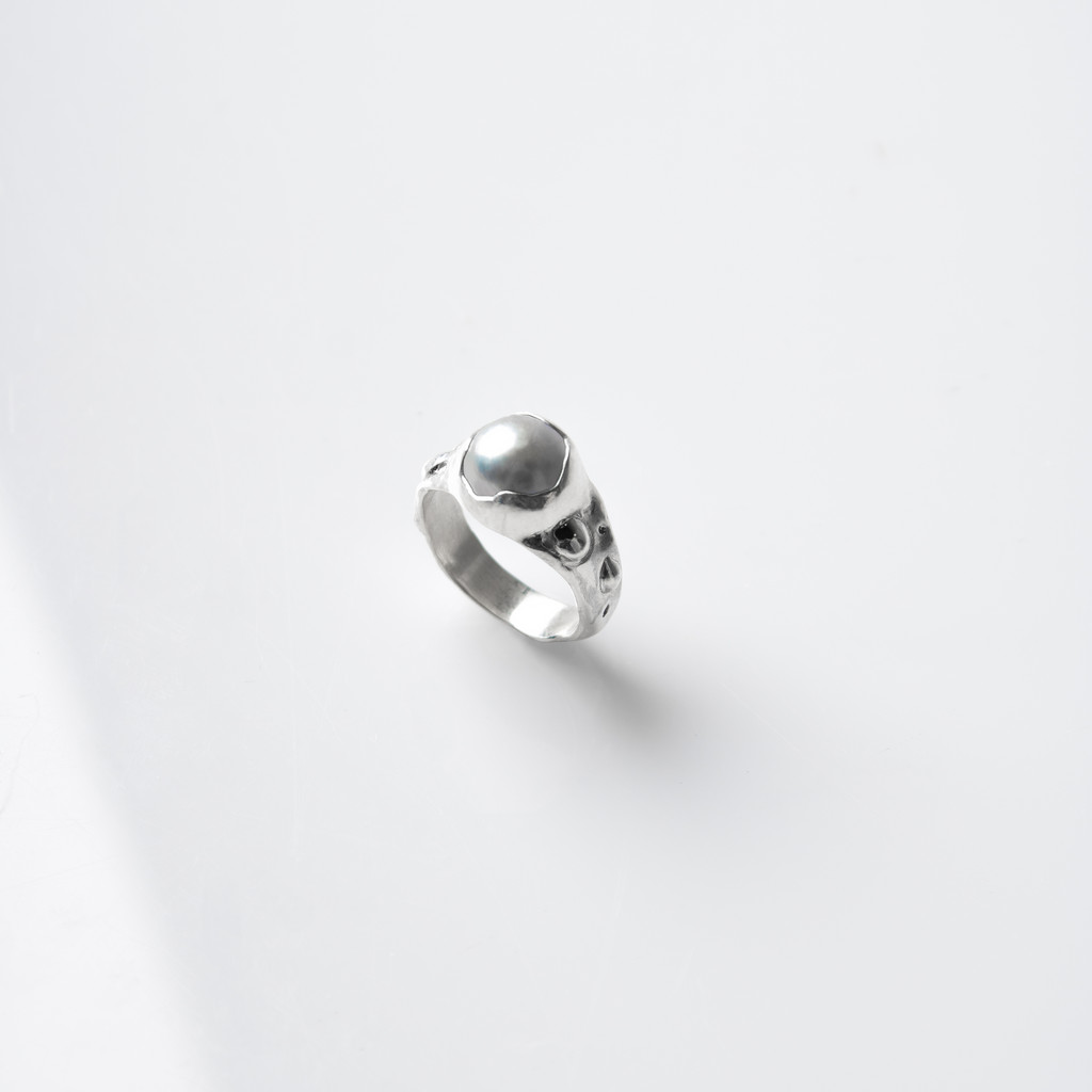 Anillo artesanal Gaia de plata de ley 925 con perla cultivada