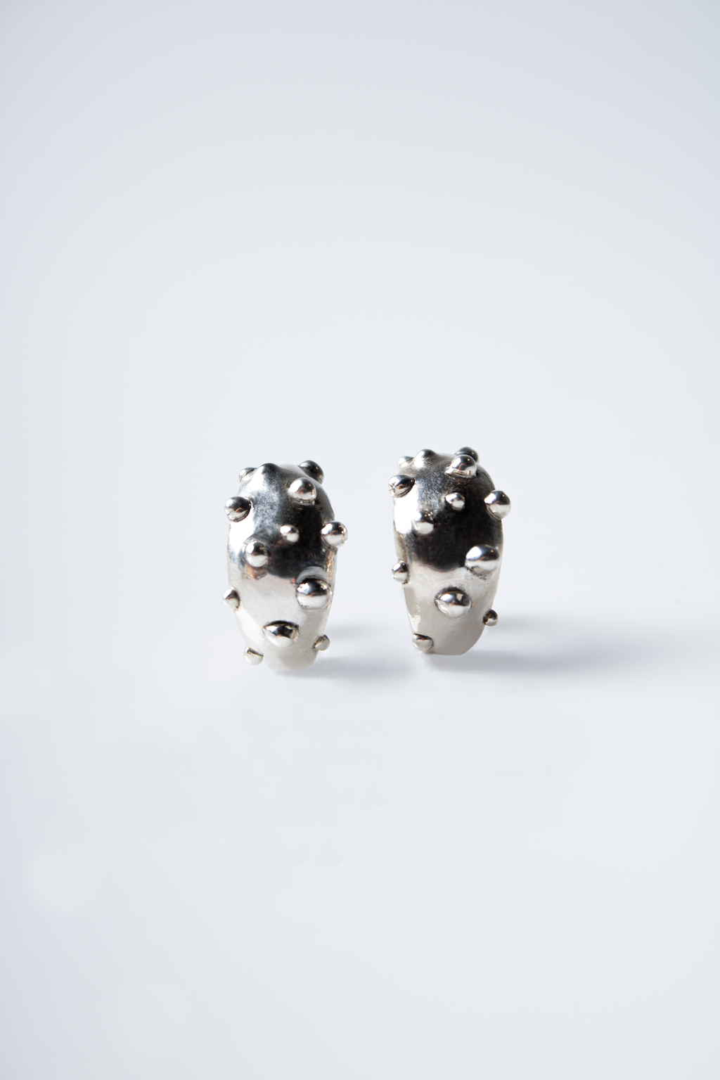 Detalle de los pendientes Naveta de Martelé Studio